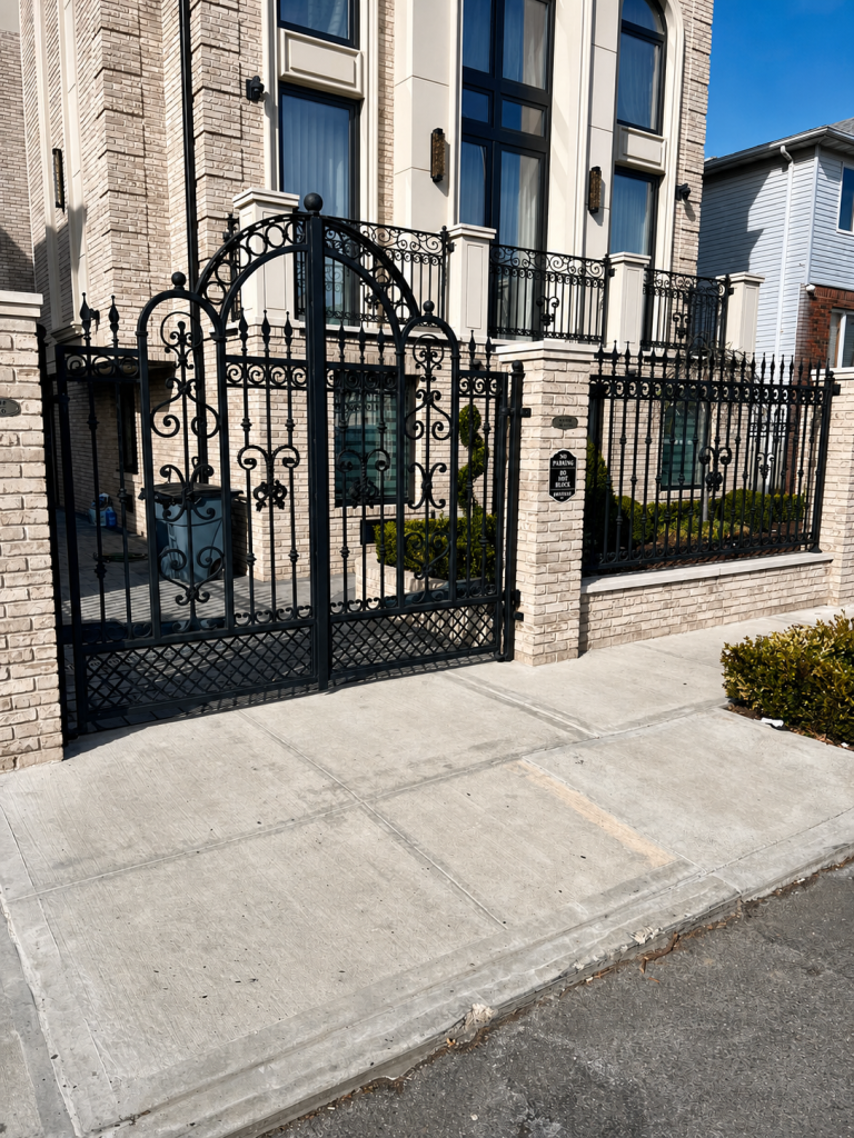 Ornamental gates and entry details — photo 2