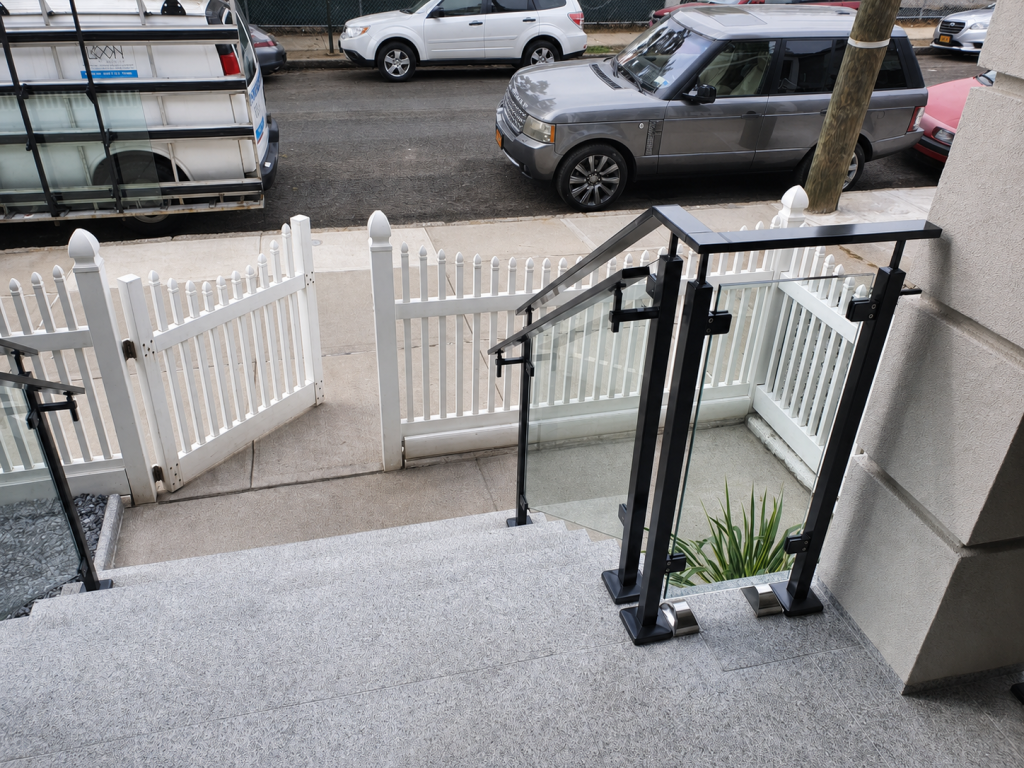 Contemporary glass entry railing — photo 3